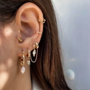 Lilly Earring Set featuring hanging chain links, pearl embellishments, and a shining star charm for unique style.