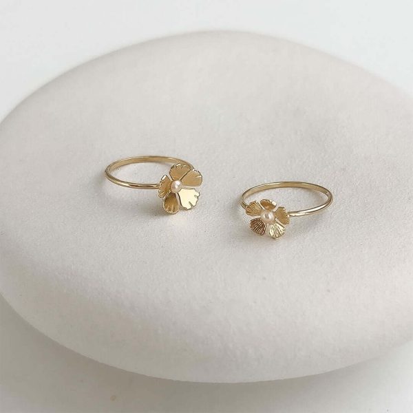 Tiny Miu Flower Ring