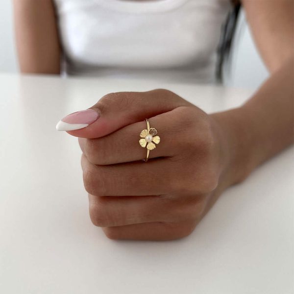 Tiny Miu Flower Ring